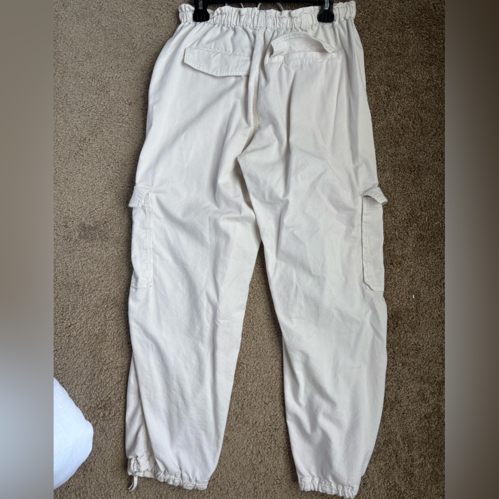 Abercrombie & Fitch White Cargo Pants - Picture 2 of 4